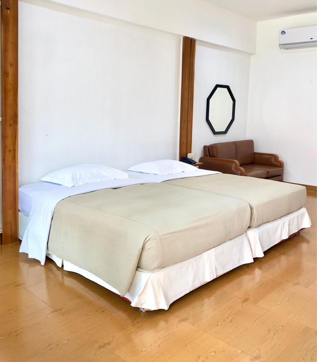 Dad D Resort By Lopburi Inn Resort Buitenkant foto